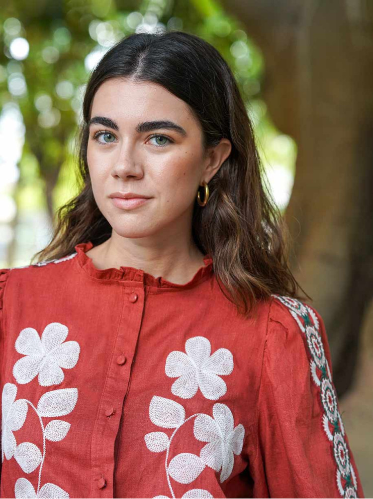 CAMISA FLORES BORDADAS