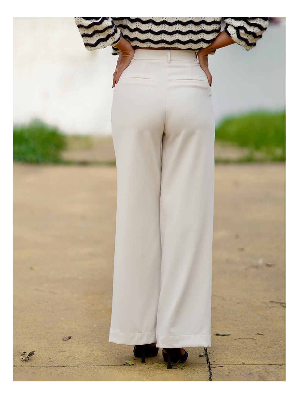 Pantalón Clásico Beige, Pantalón Recto, Pantalón de Mujer, Mariquita Trasquilá